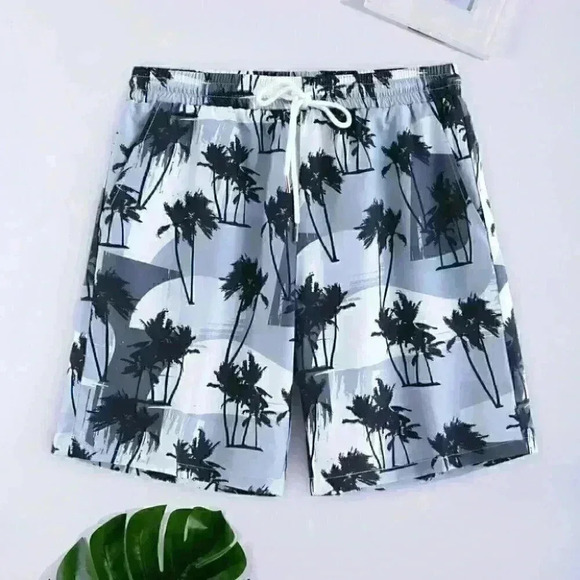White Vacation Style Men's Tropical Print Shorts - Picture 1 of 4